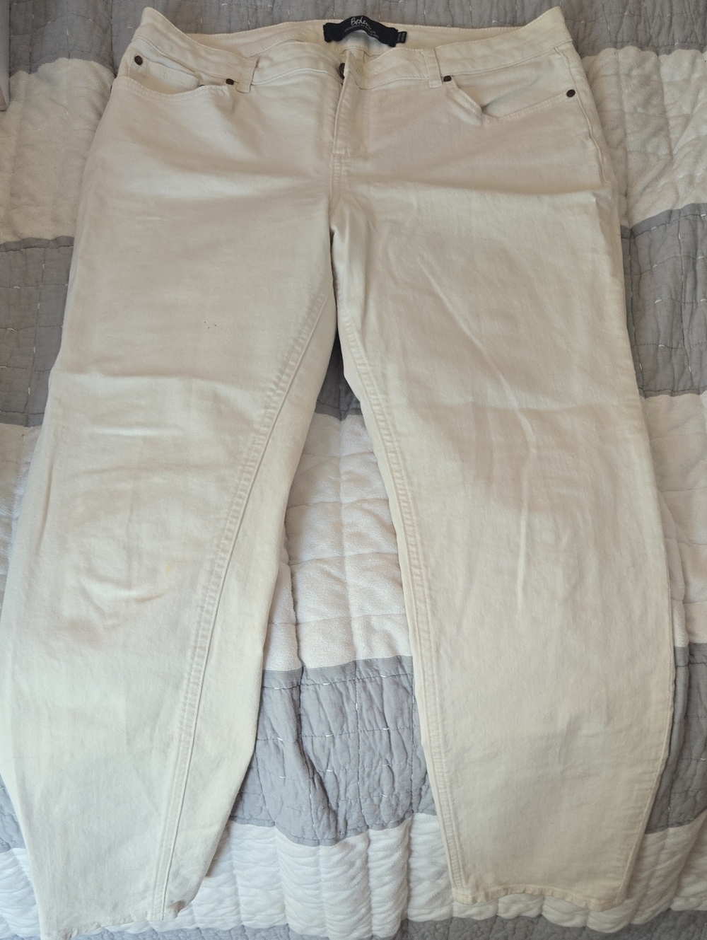 Boden Cream Straight-Leg Jeans